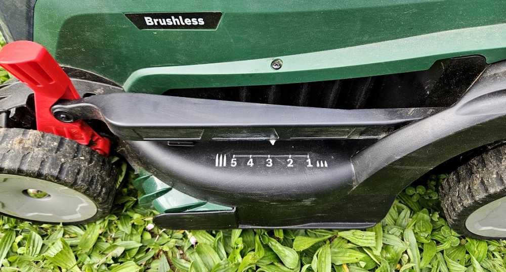 20240507155934_GOETZ_amélioration_lisibilité-réglage-hauteur-de-coupe_tondeuse BOSCH