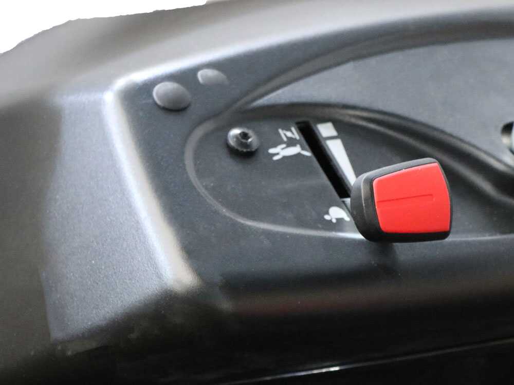 al-ko-t15-93-2-hds-a-easy-tractor-cortacsped-con-salida-lateral-8-5-kw-mandos--33720_4_1648541499_IMG_6242bf3be357a