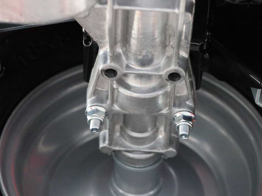 blue-bird-lt-c-86m-tractor-cortacsped-con-cambio-mecnico-recogedor-245-l-cambio-manual-5-1--48323_7_1712747646_IMG_6616747e06a76