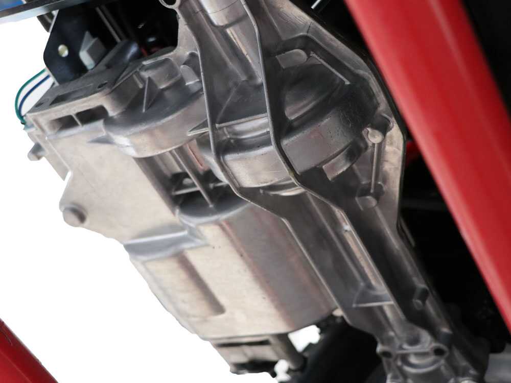 blue-bird-lt-c-86m-tractor-cortacsped-con-cambio-mecnico-recogedor-245-l-cambio-manual-5-1--48323_7_1712747646_IMG_6616747e24603