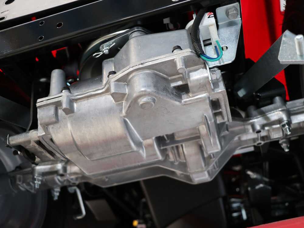 blue-bird-lt-c-86m-tractor-cortacsped-con-cambio-mecnico-recogedor-245-l-cambio-manual-5-1--48323_7_1712747646_IMG_6616747e41b8b