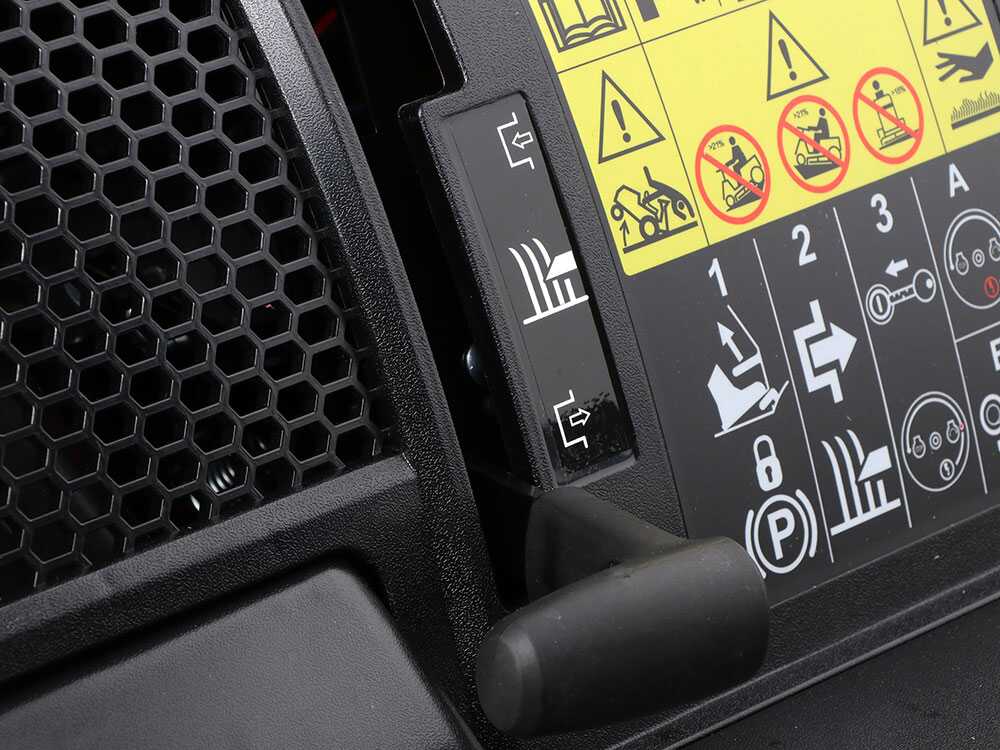 bluebird-tr-p-62h-tractor-cortacsped-motor-de-224-cc-arranque-elctrico-mandos-y-regulaciones--63386_11_1751637182_IMG_6867dcbedc646