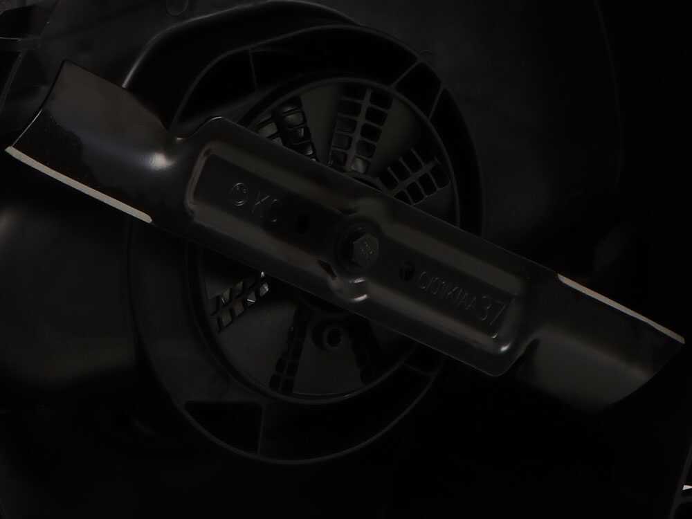 bosch-universalrotak-2x18v-37-550-cortacsped-de-batera-2x18v-4ah-corte-37-cm-cuchilla-de-acero--42620_22_1686062405_IMG_647f4545791c5