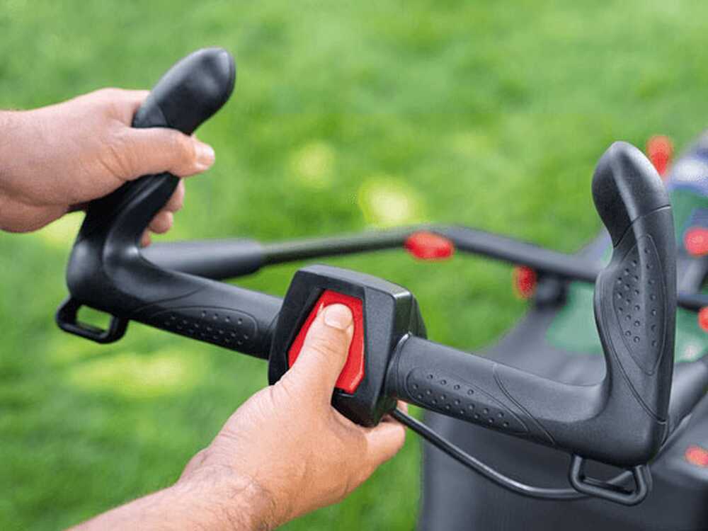 bosch-universalrotak-2x18v-37-550-cortacsped-de-batera-2x18v-4ah-corte-37-cm-mandos-y-manillar--42620_21_1686062404_IMG_647f45442d055 (1)