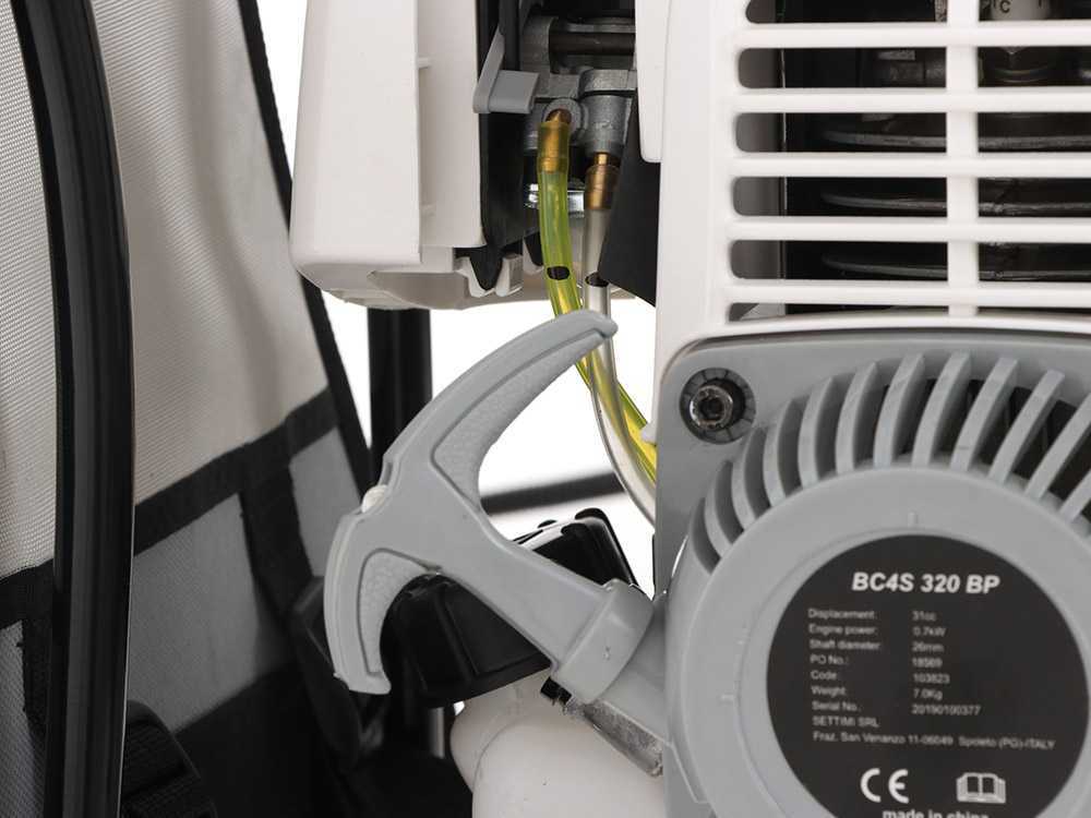 desbrozadora-multifuncin-con-podadora-y-cortasetos-blackstone-bc4s-320-bp-motor-blackstone--17115_7_1560937575 (8)